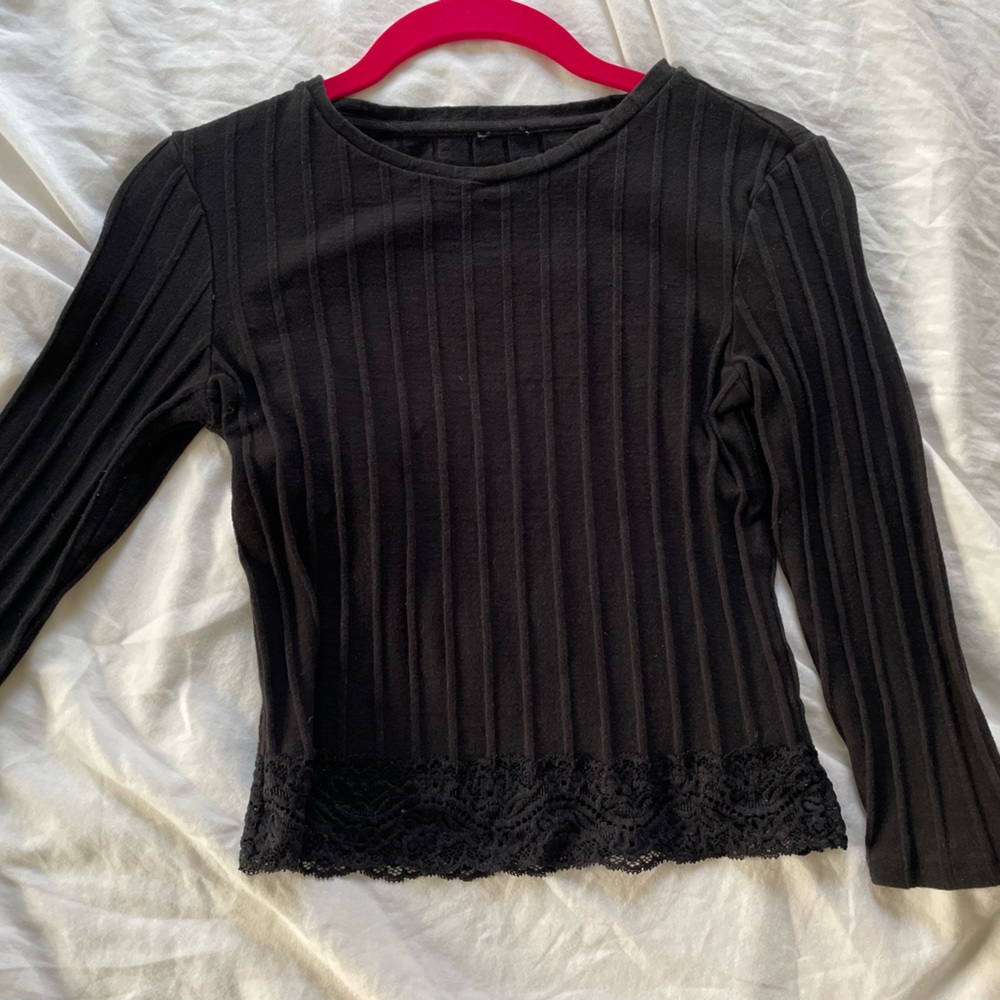 Black lace trim crop top